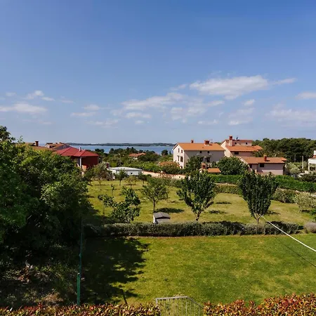 Mima Ferienhaus Pula